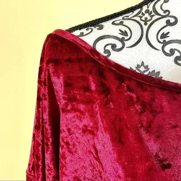NWT Oh La La Cheri Off The-Shoulder Red Velvet Victorian Cropped Blouse Size M - Picture 3 of 14